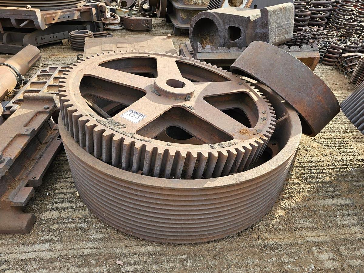 Used CRUSHER FLY WHEELS AND GEAR