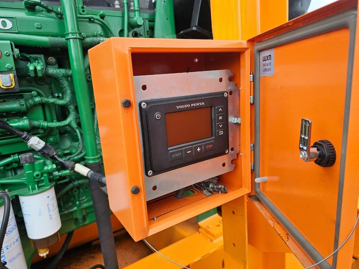 Used VOLVO PENTA DIESEL POWERED ENGINE AND 8" X 6" ROCKTUFF WATER PUMP ON TRAILER - OPERATIONAL