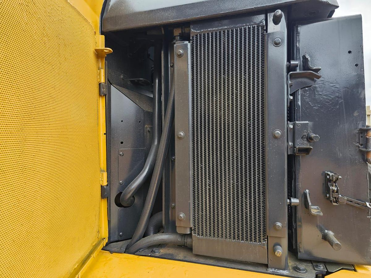 Used BELL L1204E FRONT END LOADER (USED)