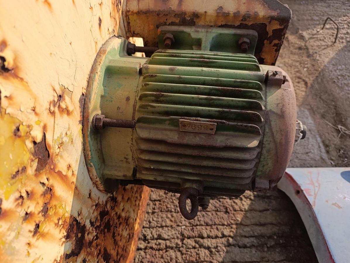 Used SHOOT WITH FAN AND 7.5 KW ELECTRIC MOTOR