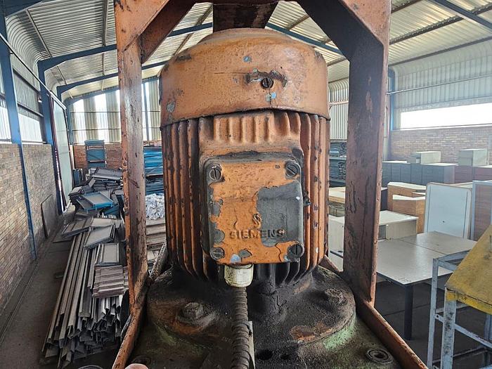 Used ELLIOTT GILBERT HEAVY DUTY ELECTRICAL DRILL (NOT TESTED)