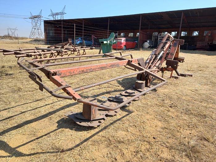 Used KUHN 5 TOLL CUTTING MACHINE