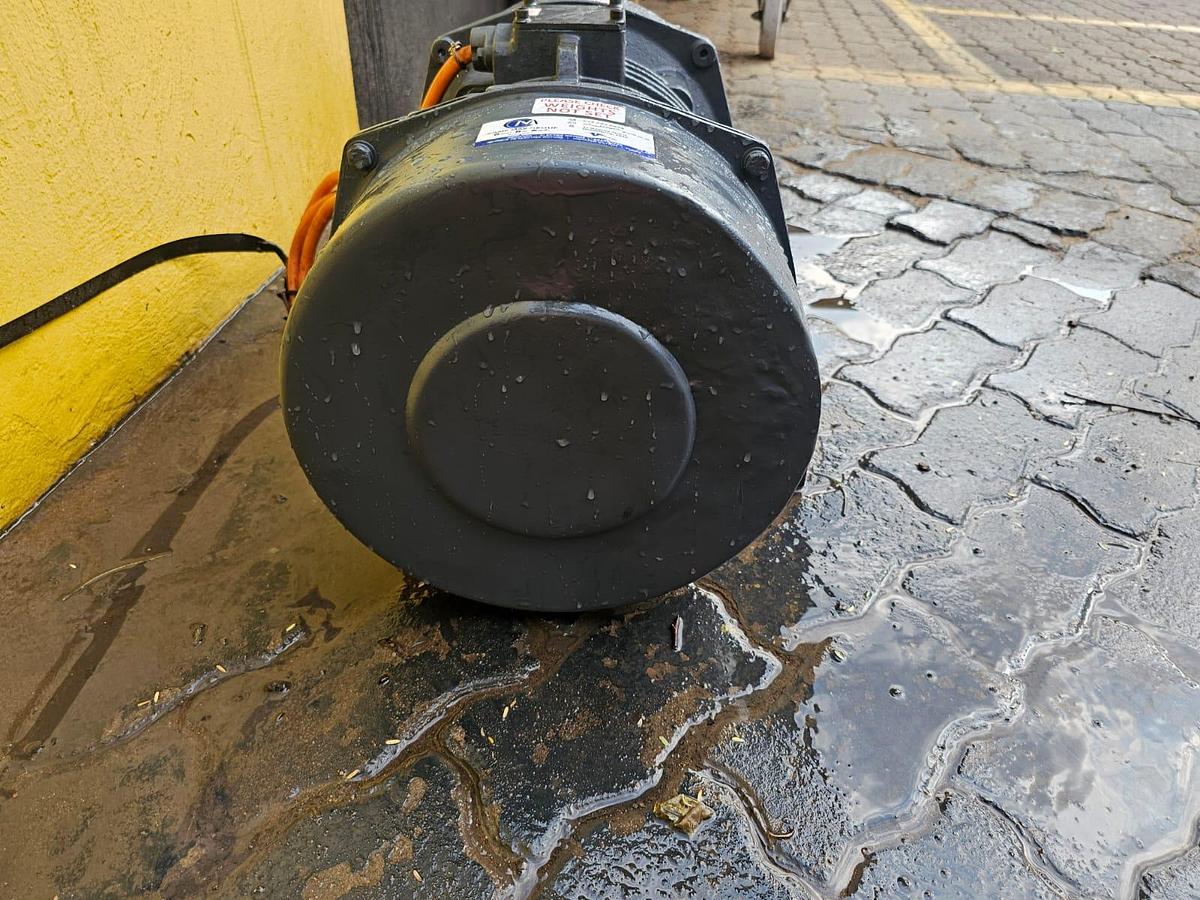 Used 1.6 KW URAS VIBRATING MOTOR (USED)