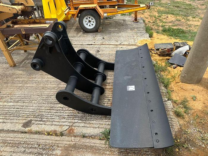 Used EXCAVATOR SCRAPER ATTACHMENT