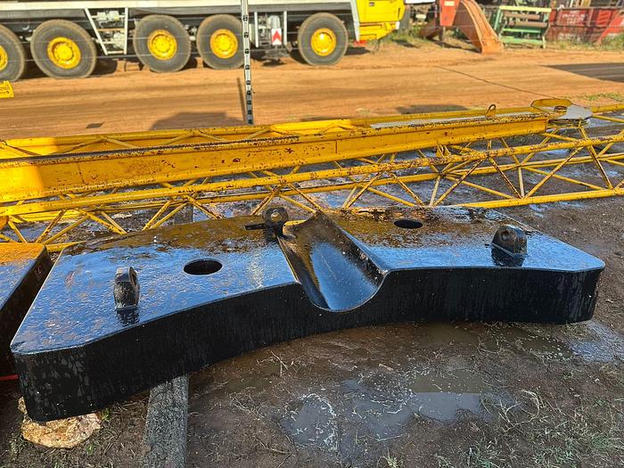 Used KRUPP KMK 5120 ALL TERRAIN 120 TON CRANE (RUNNER)