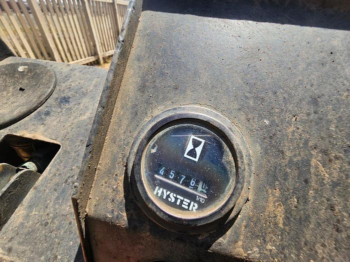 Used KOMATSU FD80H-5 FORKLIFT WITH TWO (2) EXTENDED FORKS (RUNNER) (BATTERIES NOT INCLUDED)