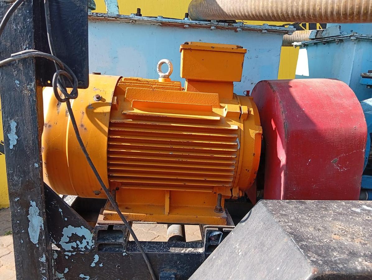 Used ELECTRIC MOBILE VACUUM UNIT WITH START AND GO BOX WITH 22KW MOTOR