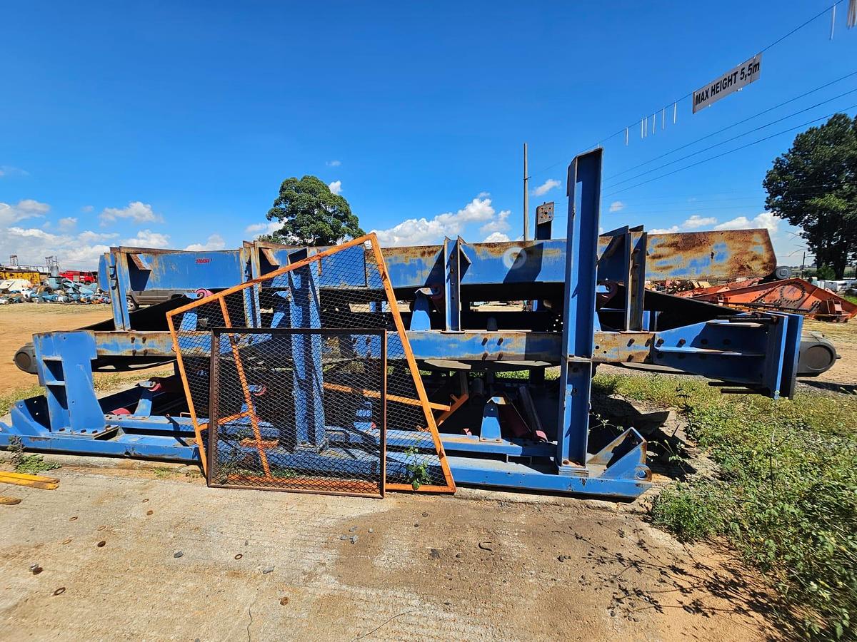 Used 1200 CONVEYOR BELT STRUCTURE ON SKIDS WITH 7.5 KW ELECTRIC MOTOR AND 1.18.96 RATIO GEARBOX 