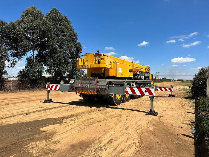Used KRUPP KMK 5120 ALL TERRAIN 120 TON CRANE (RUNNER)