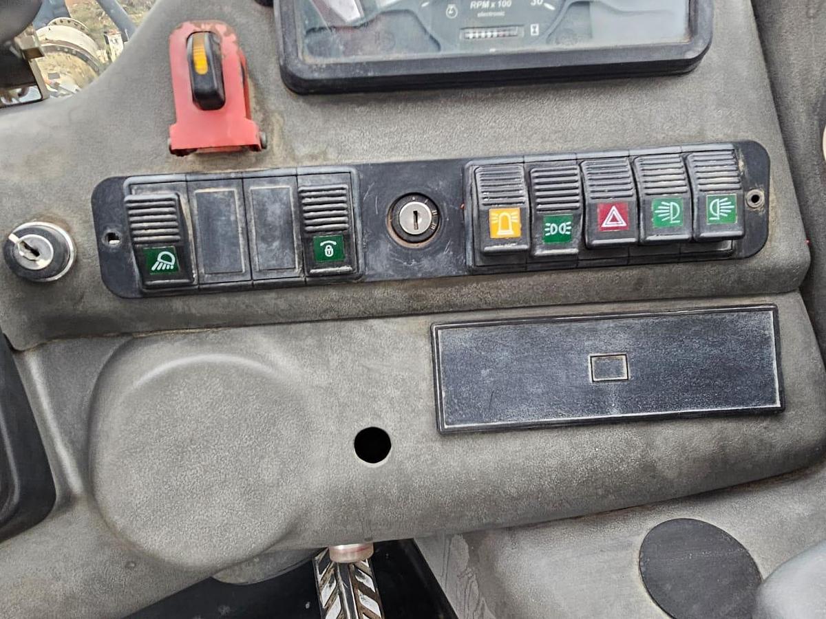 Used NEW HOLLAND LM1445 TELEHANDLER