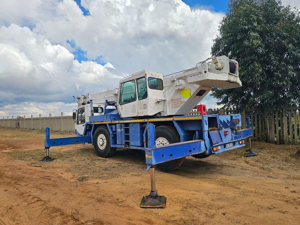 Used 30 TONNES CAPACITY FUAN CRANE - OPERATIONAL