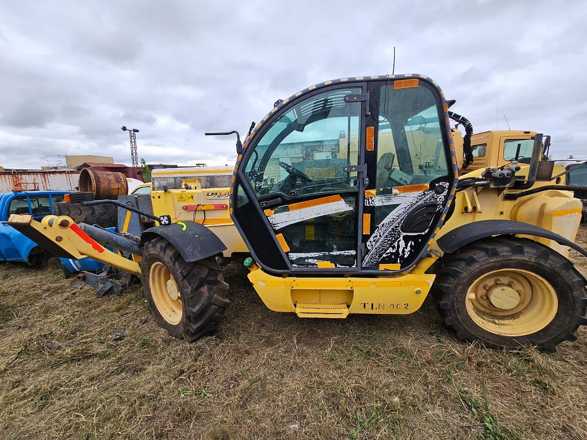 Used NEW HOLLAND LM1445 TELEHANDLER