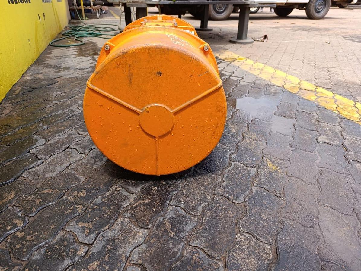 Used 7.5KW VIBRATING MOTOR (USED)