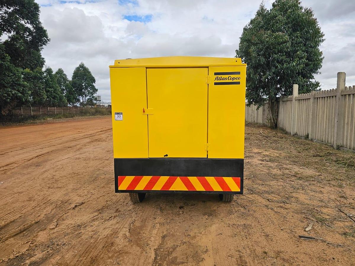Used ATLAS COPCO XAS 495 MOBILE COMPRESSOR WITH MERCEDES BENZ ENGINE - OPERATIONAL