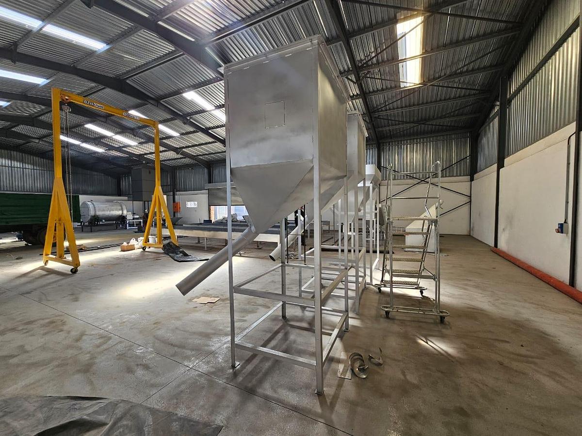 Used SS304 STAINLESS STEEL CLOSED-TOP GRAIN STORAGE BINS