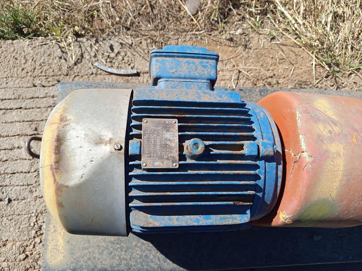 Used WEG 4X4 PUMP ON PLATFORM WITH ELECGRIC MOTOR