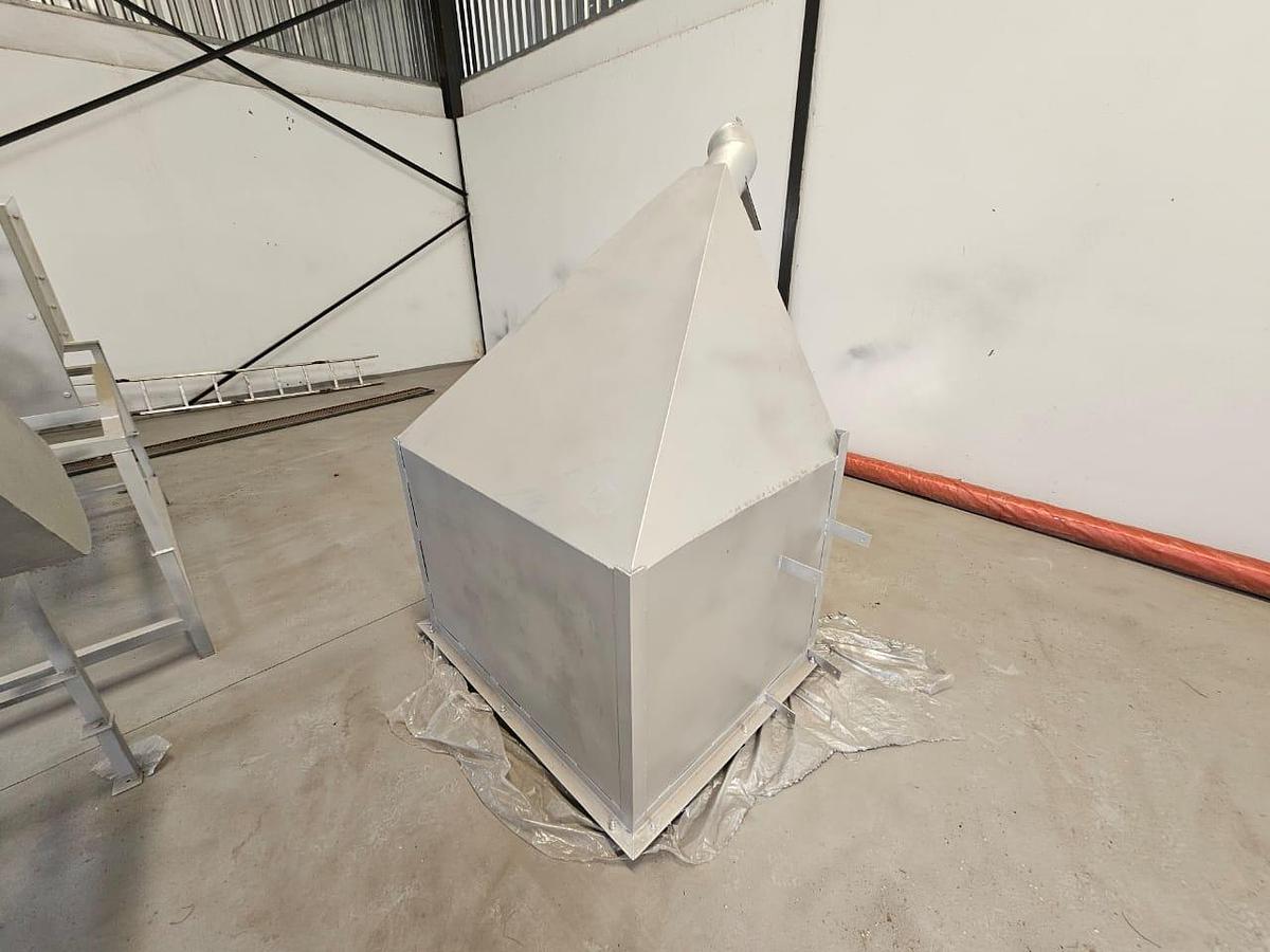 Used SS304 STAINLESS STEEL 1.2 TON GRAIN STORAGE BIN (NO LEGS)