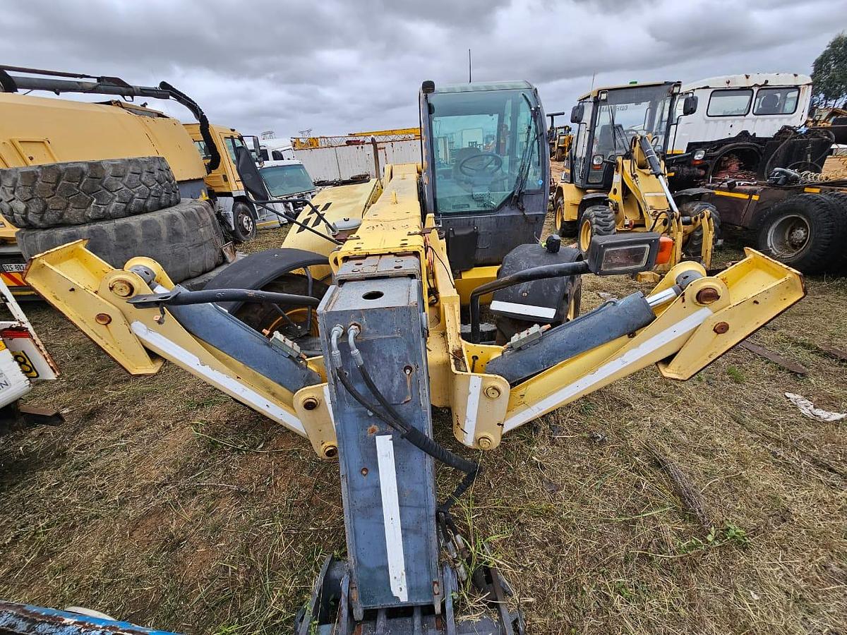 Used NEW HOLLAND LM1445 TELEHANDLER