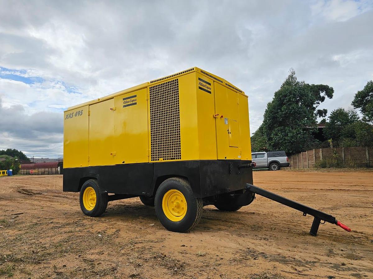 Used ATLAS COPCO XAS 495 MOBILE COMPRESSOR WITH MERCEDES BENZ ENGINE - OPERATIONAL