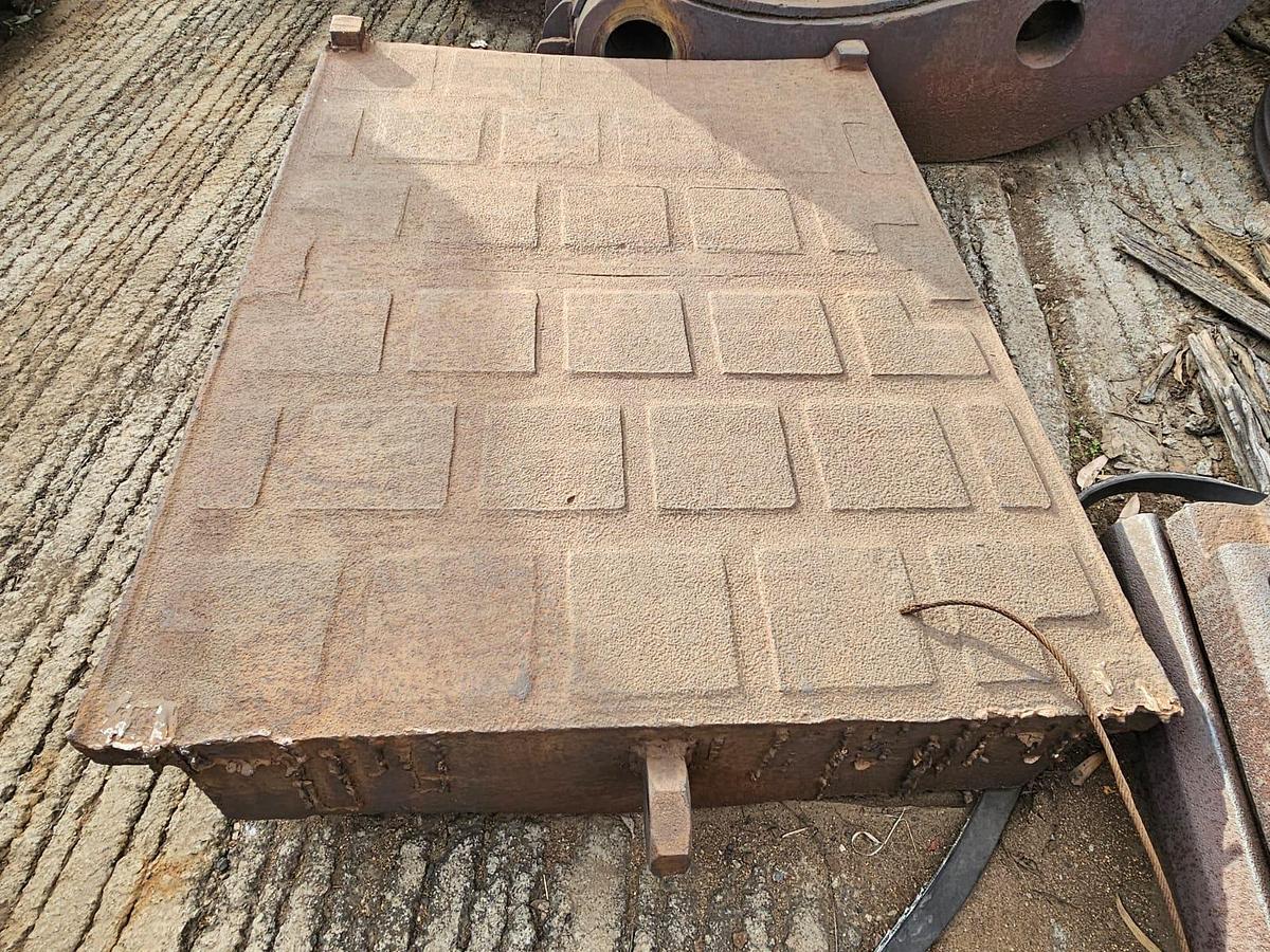 Used CRUSHER FLY WHEEL, TOGGLE PLATES AND HAMMER