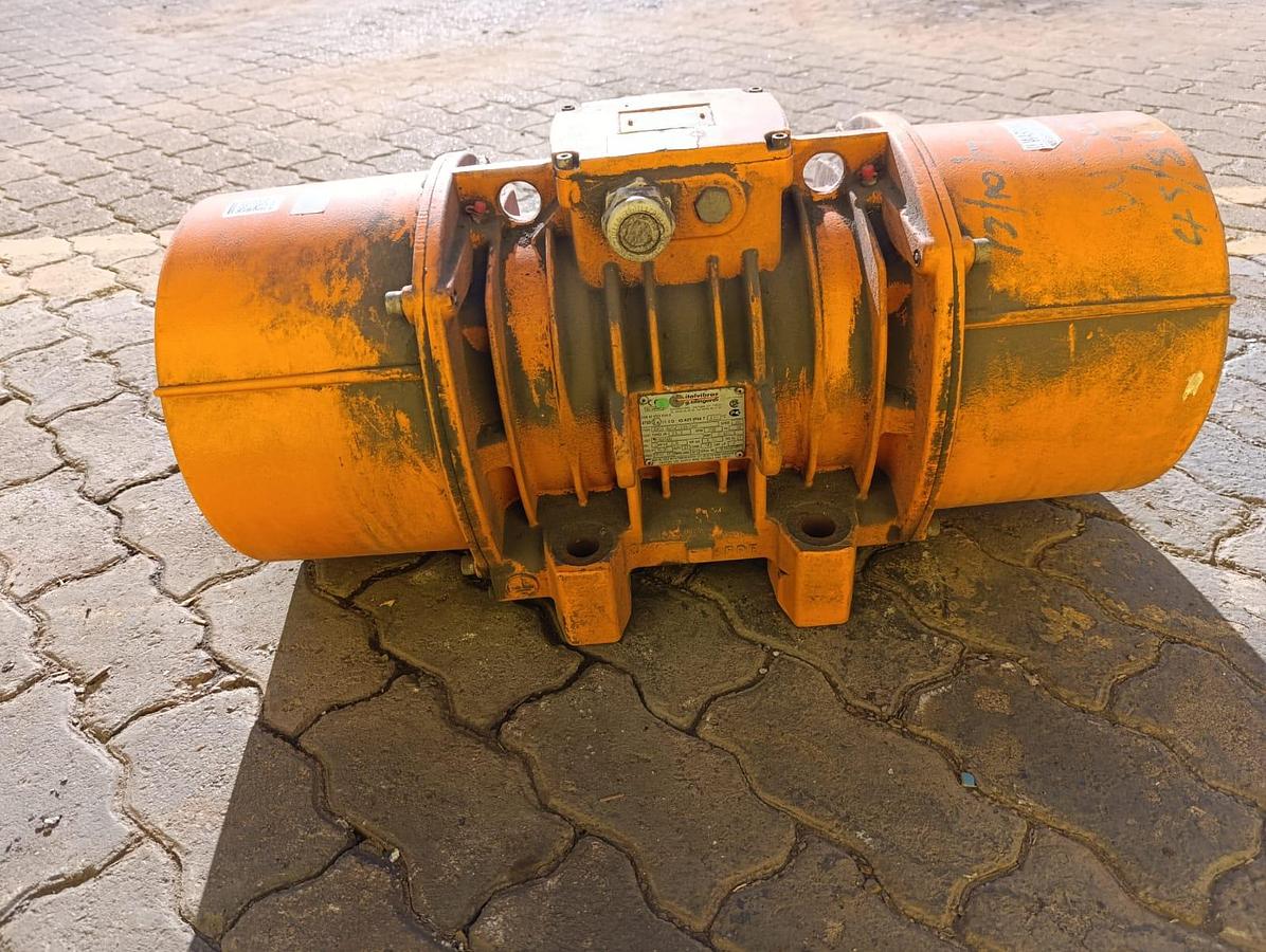 Used VIBRATING MOTOR 2KW