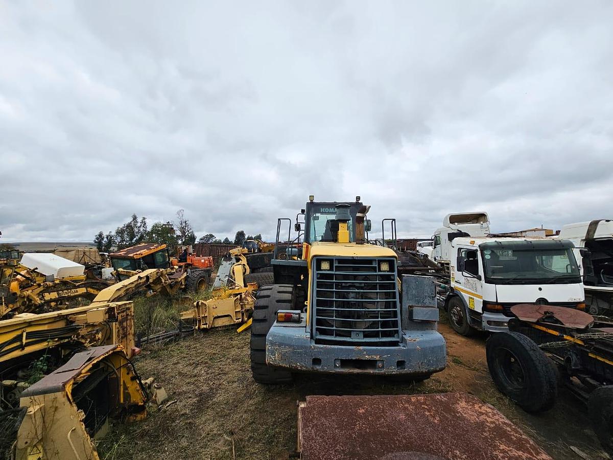 Used KOMATSU WA470-B FRONT END LOADER - INOPERABLE