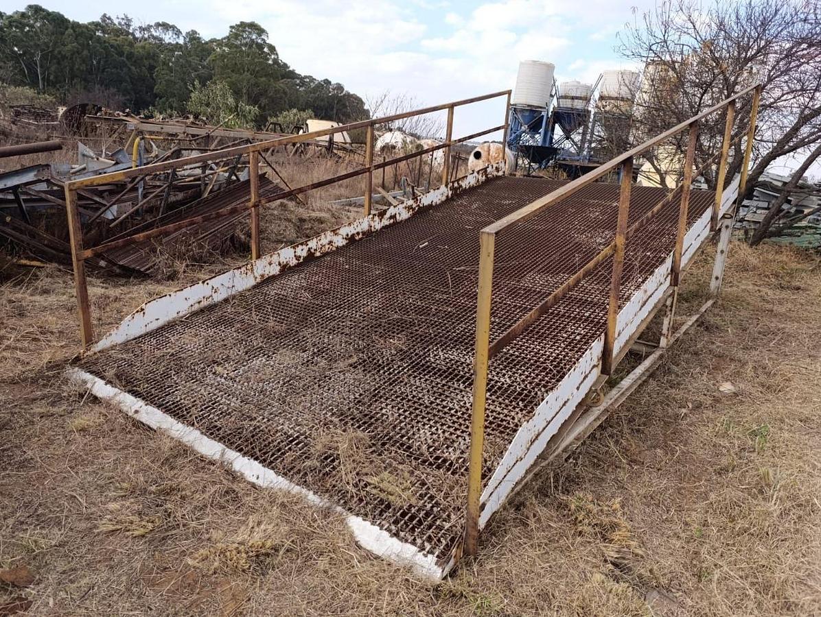 Used LOADING RAMP (6,2 M X 3 M X 2,5 M) - USED CONDITION