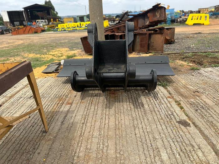 Used EXCAVATOR SCRAPER ATTACHMENT