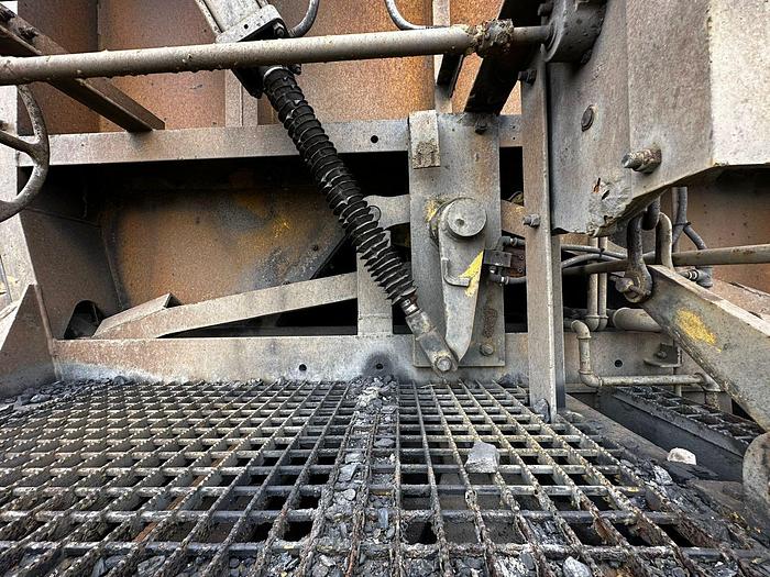 Used RDS BOTTOM SIDE DISCHARGE HOPPER