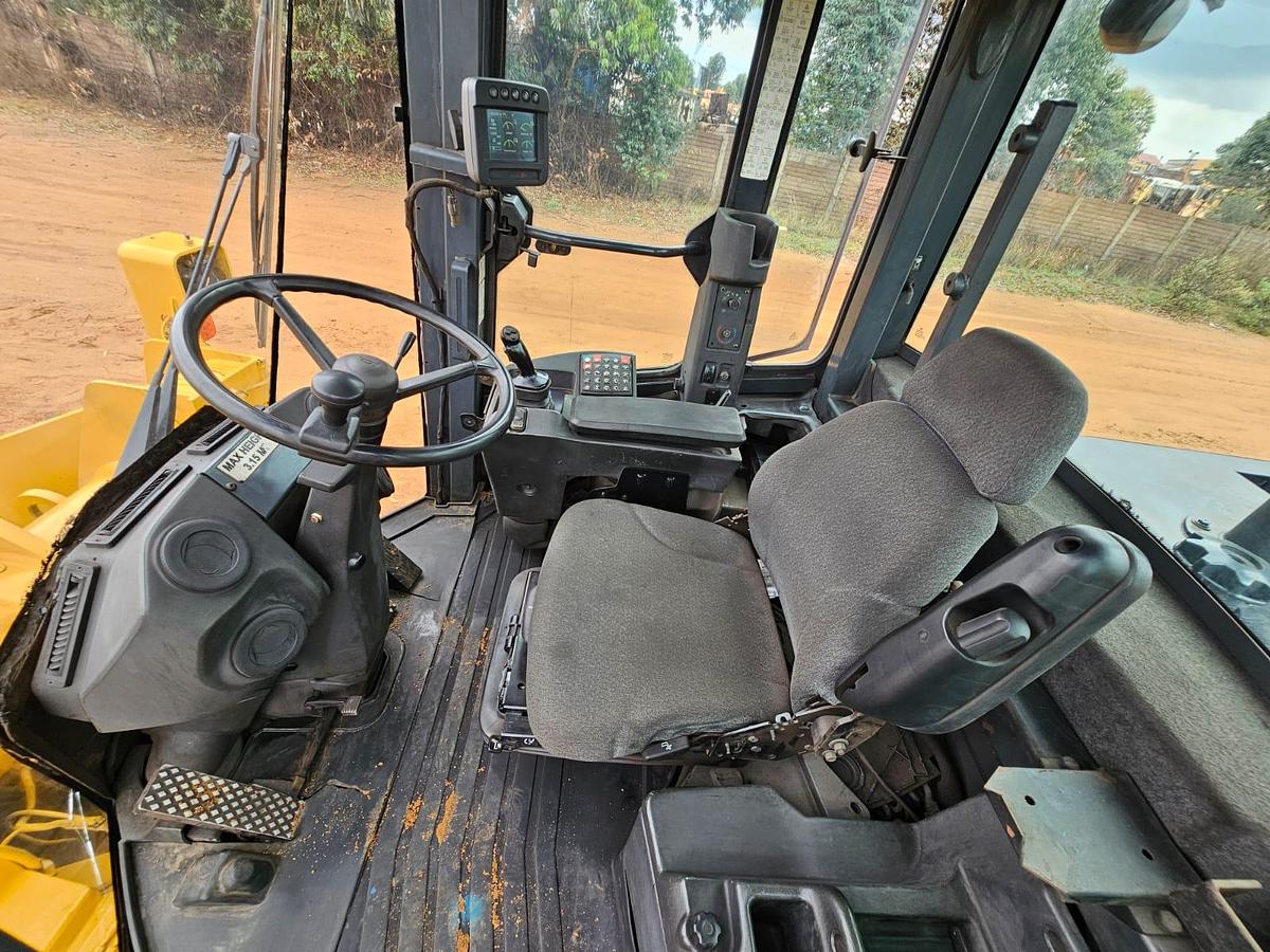 Used BELL L1204E FRONT END LOADER (USED)