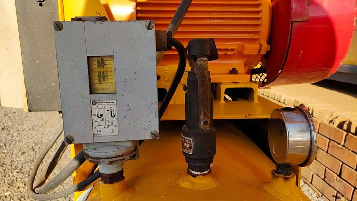 Used 13 BAR DUAL CHAMBER 7.5KW 400V INGERSOLL-RAND TYPE 30 COMPRESSOR (NOT TESTED)