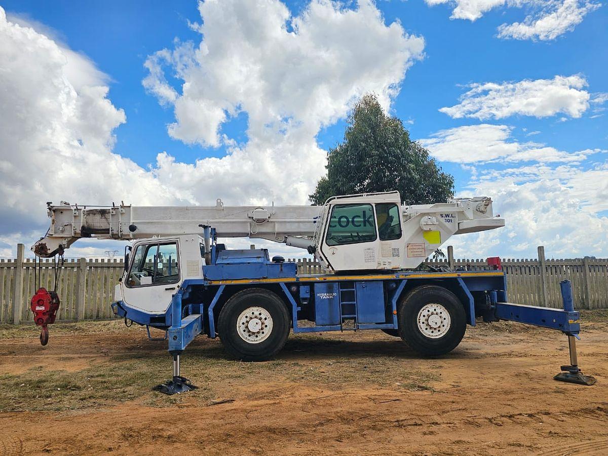 Used 30 TONNES CAPACITY FUAN CRANE - OPERATIONAL
