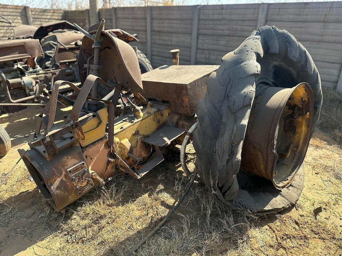 Used SCRAP ANTIQUE TRACTORS (STRIPPING FOR SPARES)