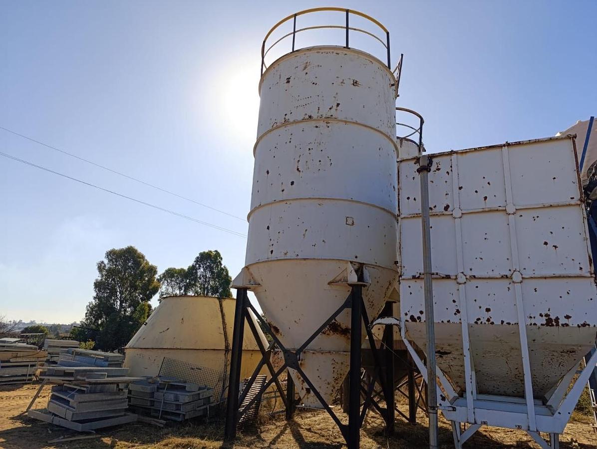 Used 72.5 CUBE DRY BULK SILO - USED CONDITION