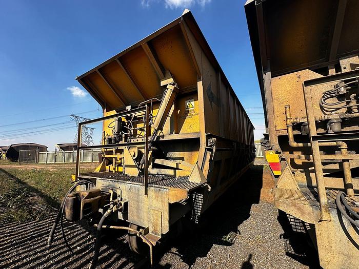 Used RDS BOTTOM SIDE DISCHARGE HOPPER