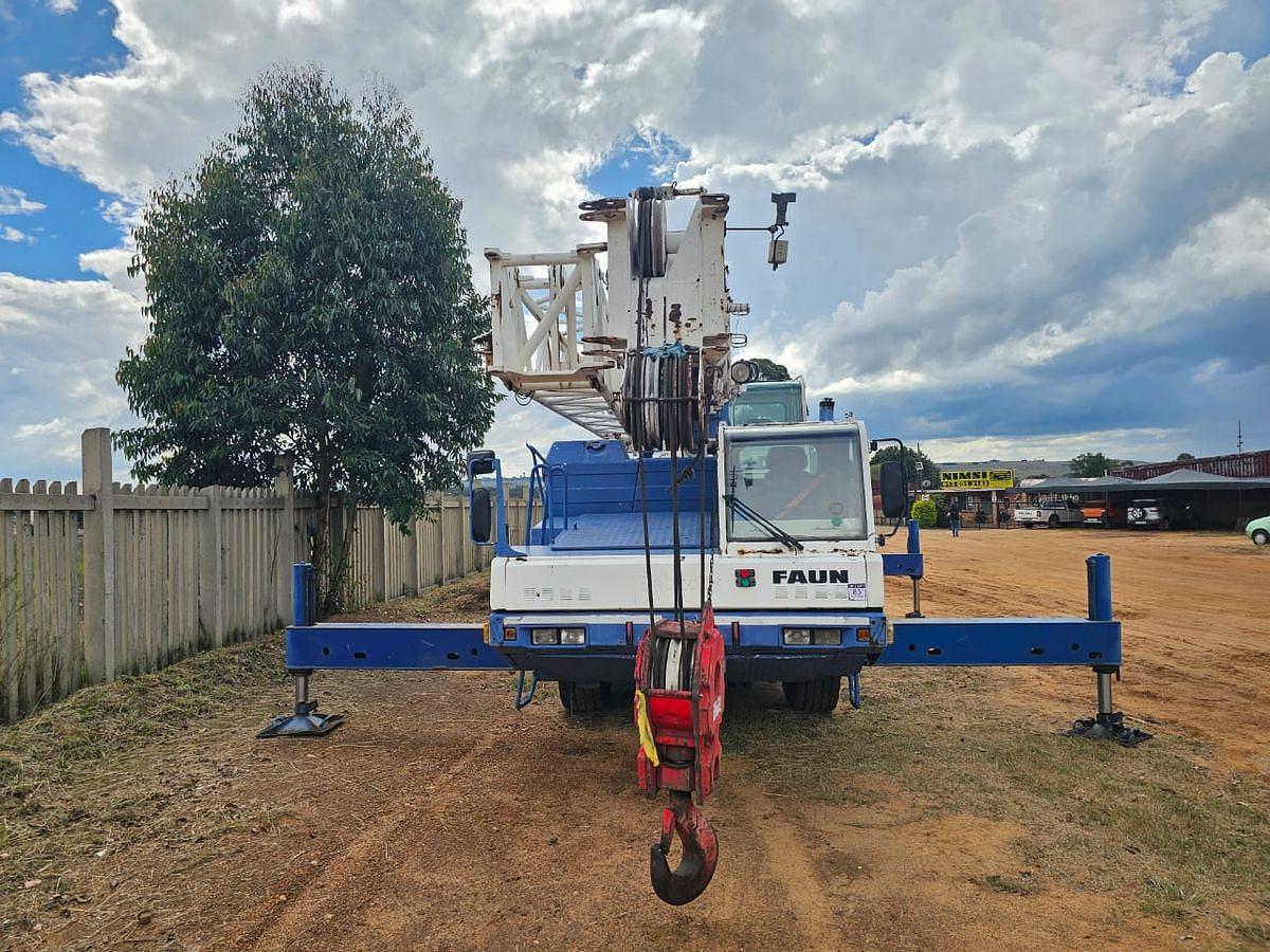 Used 30 TONNES CAPACITY FUAN CRANE - OPERATIONAL