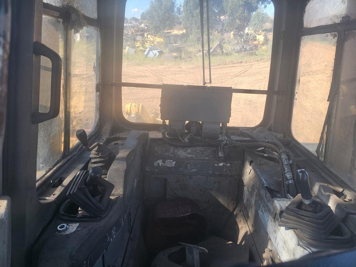 Used D375A KOMATSU DOZER (STRIPPING)