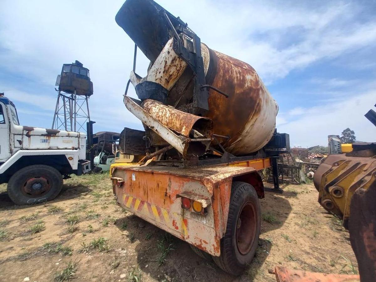Used SIX CUBE READY-MIX CONCRETE MIXER ON TRAILER WITH DIESEL MOTOR AND HYDRAULIC DRIVES