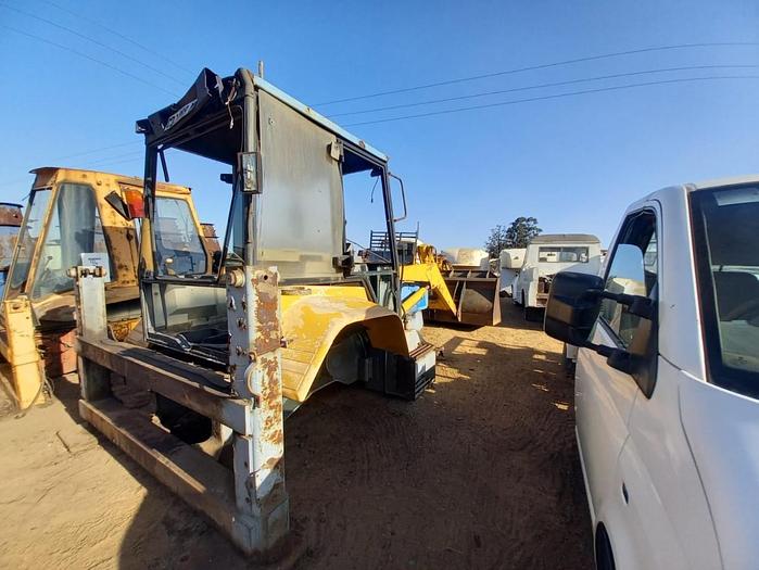 Used FERMEC 860 TLB (STRIPPED) (NON-RUNNER)