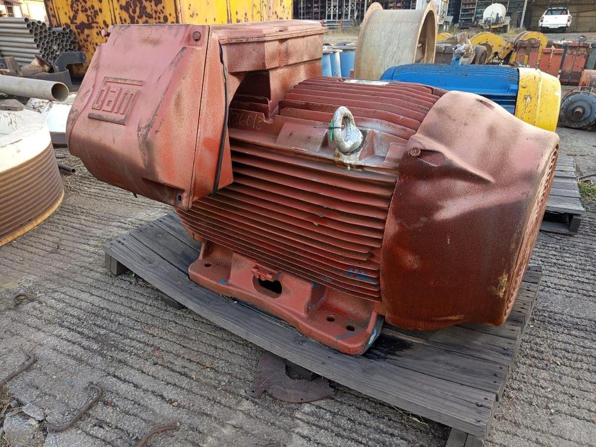 Used 220 KW INDUCTION MOTOR - USED CONDITION