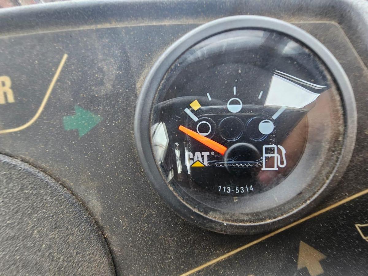 Used CATERPILLAR 902 WHEEL LOADER