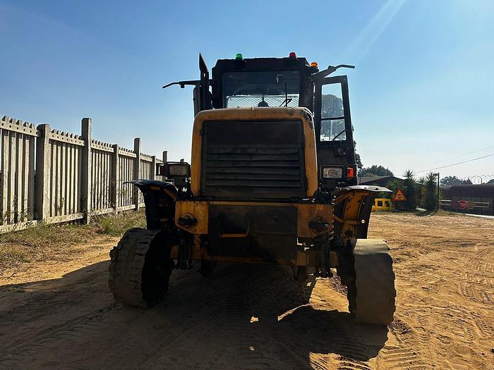 Used BELL TRACTOR (RUNNER)