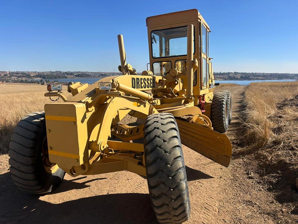 Used T505 DRESSER GRADER