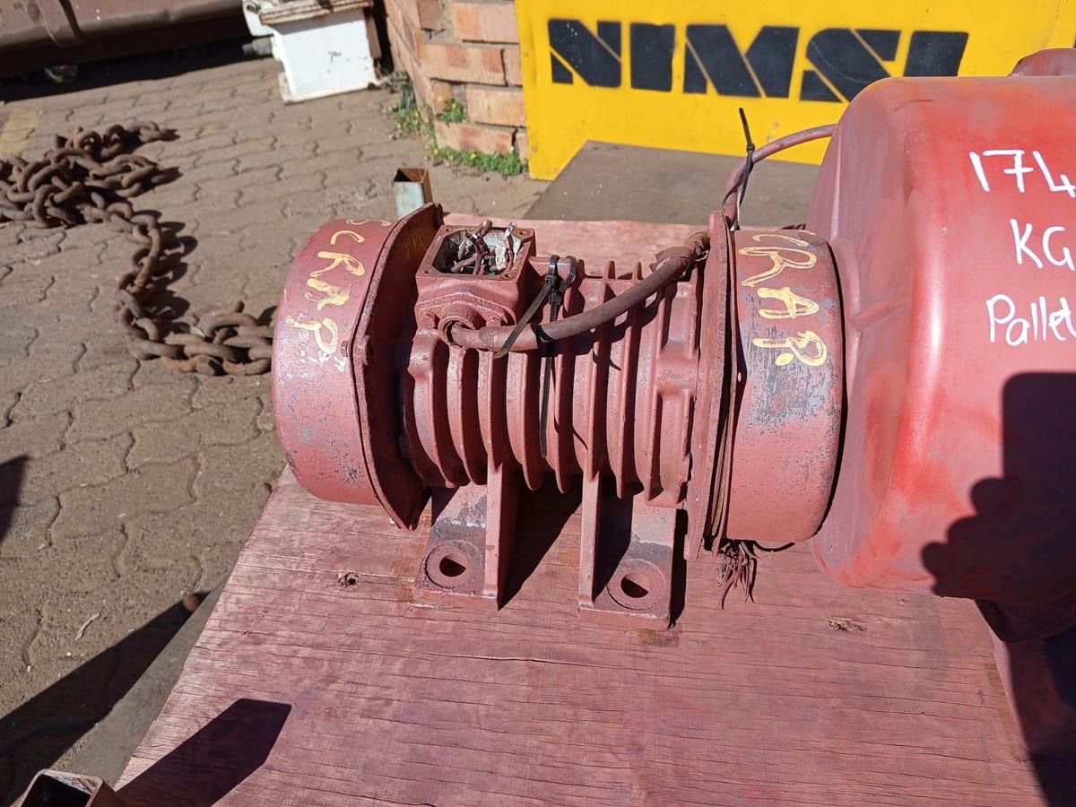 Used VIBRATING MOTOR 0.6KW 