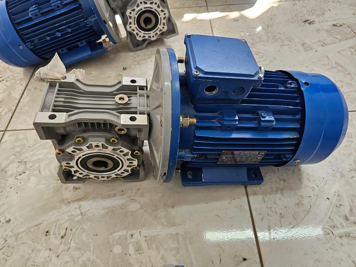 Used 2.2 KW MOTORIZED GEARBOXES