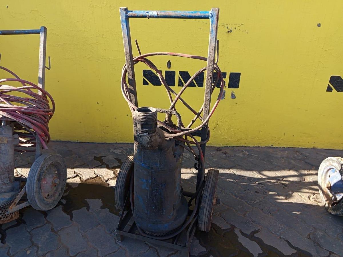 Used SUBMERSIBLE PUMP (NO PLATE)