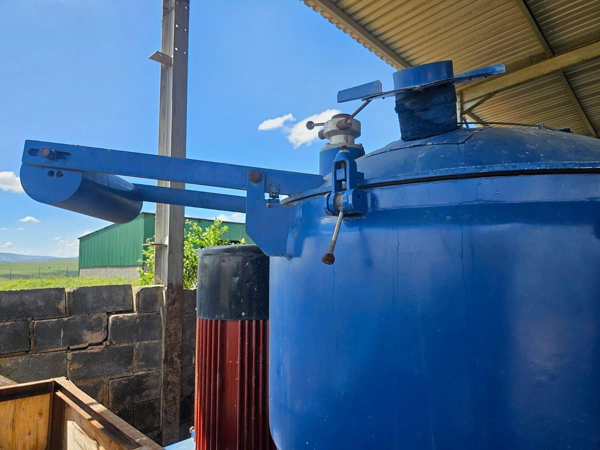 Used POT MIXER / BLENDER WITH ELECTRIC MOTOR