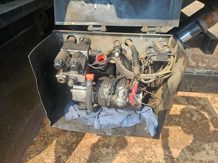 Used HENRED FRUEHAUF DOUBLE AXLE INSOLATED BODY TRAILER WITH RAVIOLI TAIL LIFT