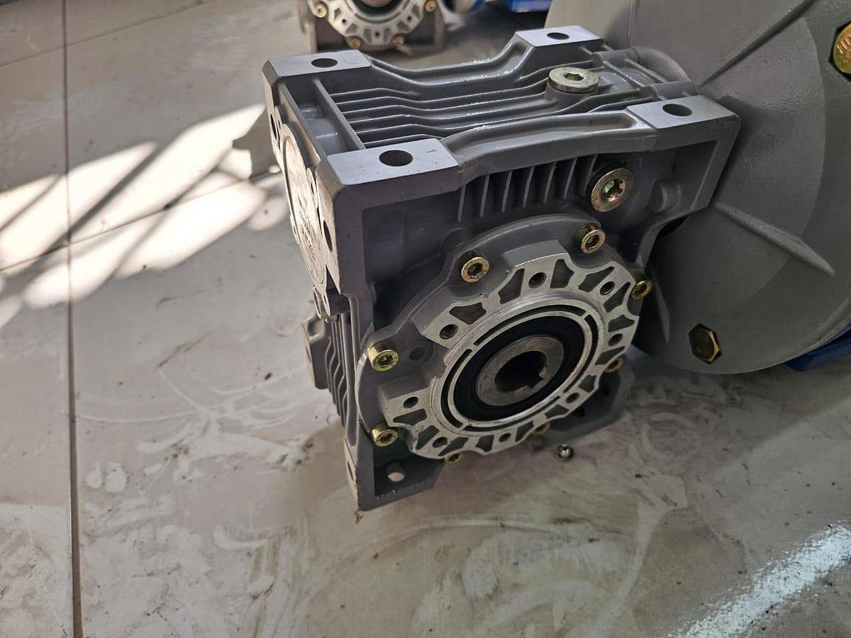Used 2.2 KW MOTORIZED GEARBOXES