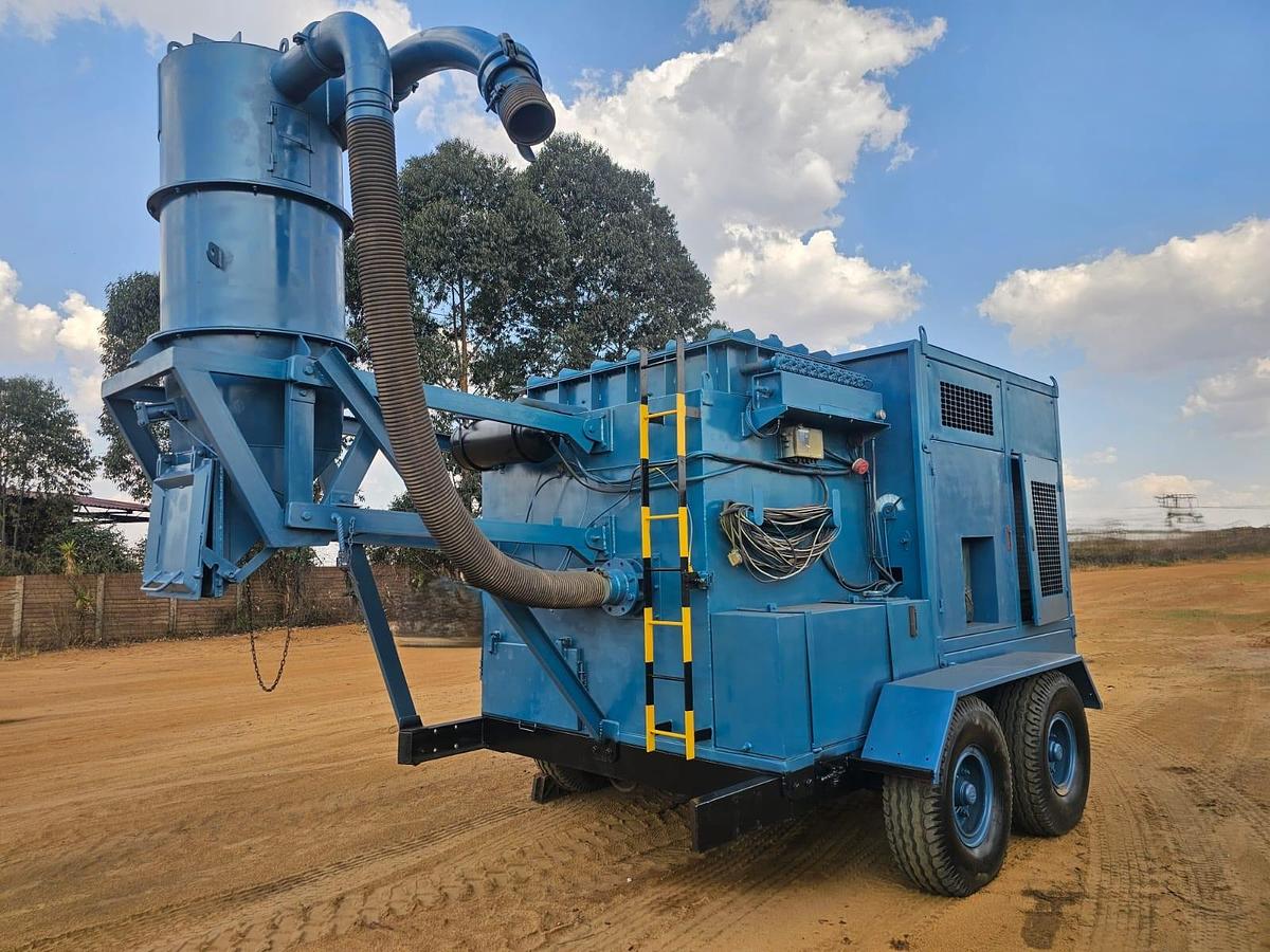 Used KAESER OMEGA MOBILE VACUUM UNIT - OPERATIONAL